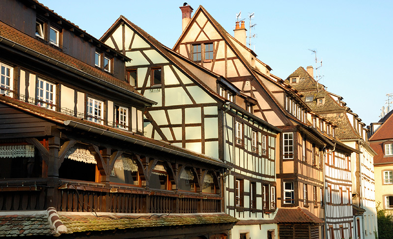 Plusieurs maisons à colombages